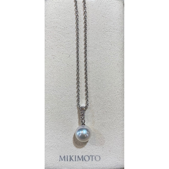 Mikimoto - PENDENTE IN ORO BIANCO, DIAMANTI E PERLA