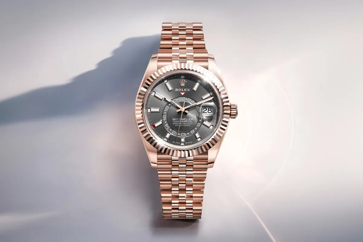 Scopri Rolex Sky-Dweller presso Colla Orologi, rivenditore Autorizzato Rolex a Pavia